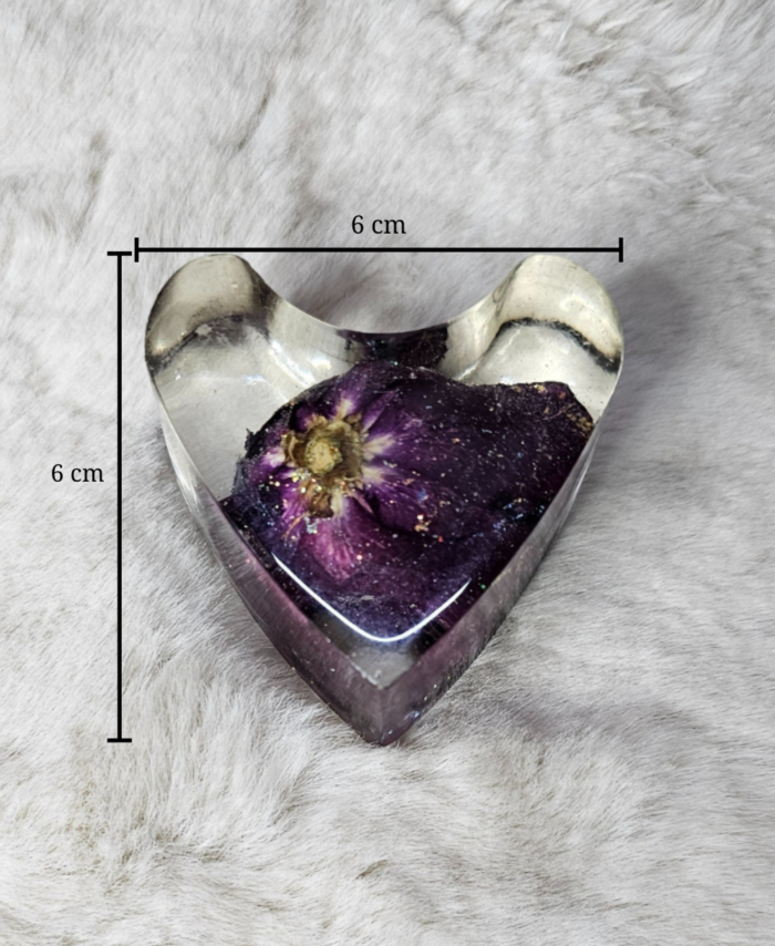 Handmade resin heart desk accessory for paper stopping