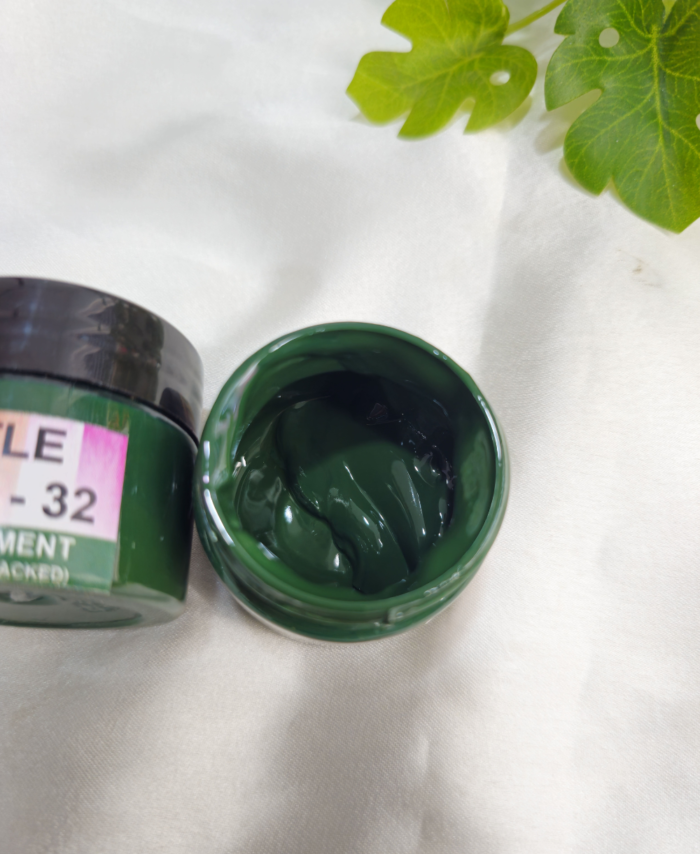 Opaque resin pigment in Bottle Green for epoxy, resin art, and DIY crafts – 20g