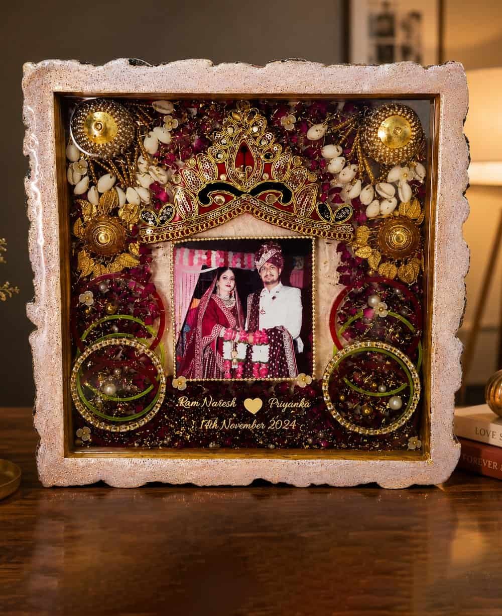 ram naresha.jpg Customized varmala & photo preservation in resin