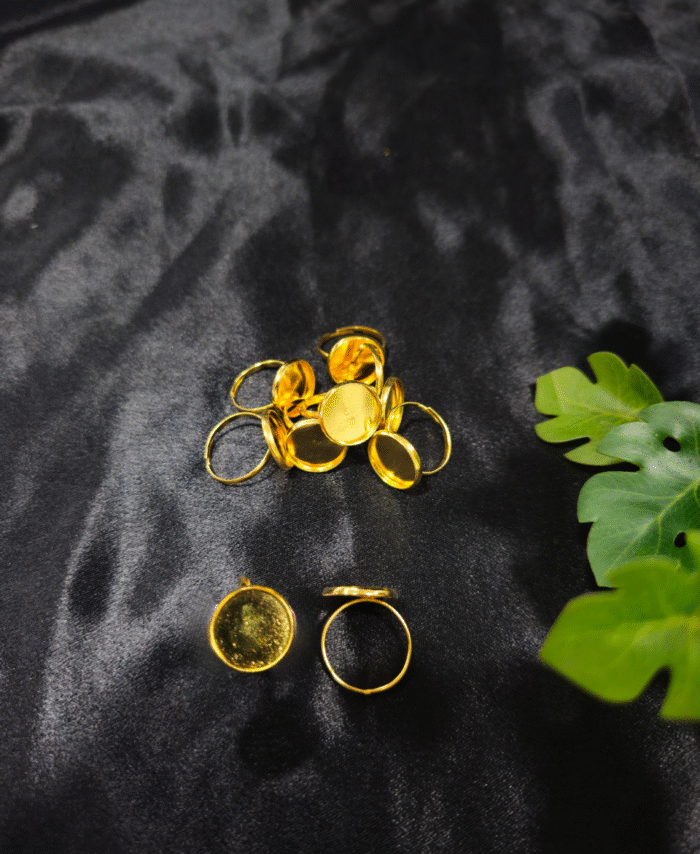 Gold-plated round ring bezels for resin art on black background Adjustable resin jewellery ring bezels in golden colour DIY resin art empty ring bases gold finish