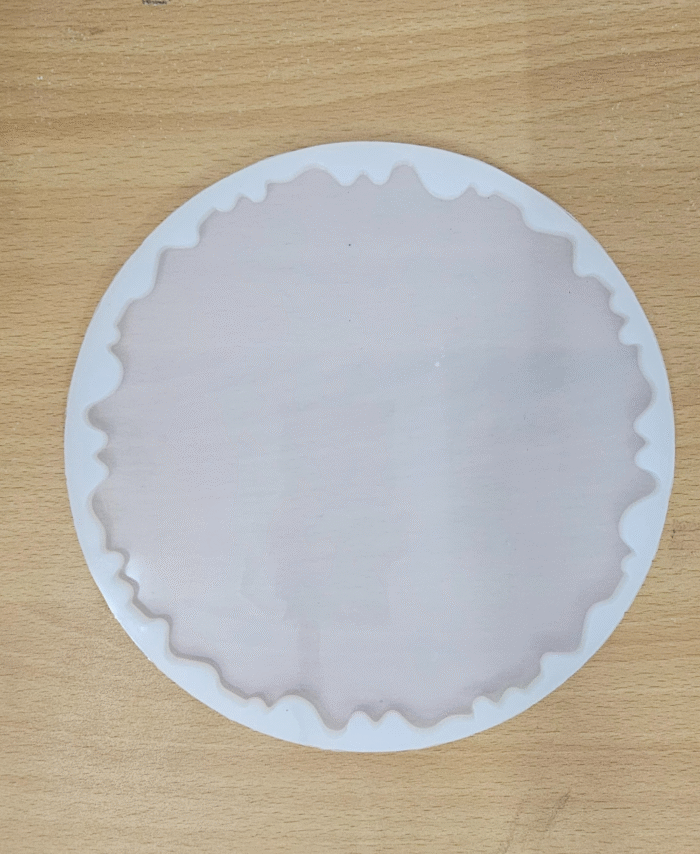 8-inch round agate silicone mould with wavy edge placed on a wooden surface