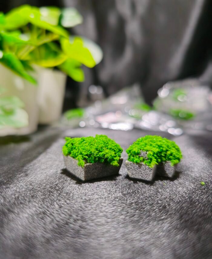 Miniature artificial green grass bush and hedge with stone base for resin art and miniature garden decoration