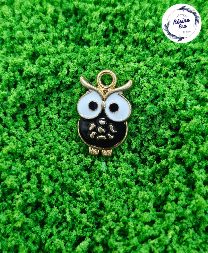 Decorative craft owl charms for resin art and jewellery making are displayed on a soft background