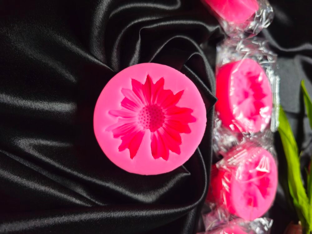 Pink daisy flower silicone mould with detailed petal design for resin art and craft making