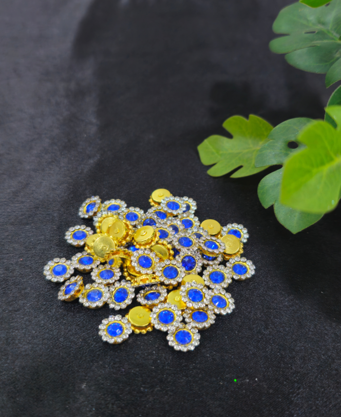 Round shape diamond stud with sparkling finish for jewellery and craft decoration