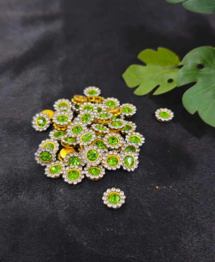 Round shape diamond stud with sparkling finish for jewellery and craft decoration