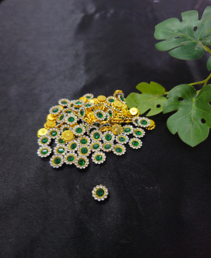 Round shape diamond stud with sparkling finish for jewellery and craft decoration