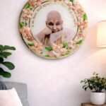 3D Guruji resin photo frame with floral design for spiritual wall decor