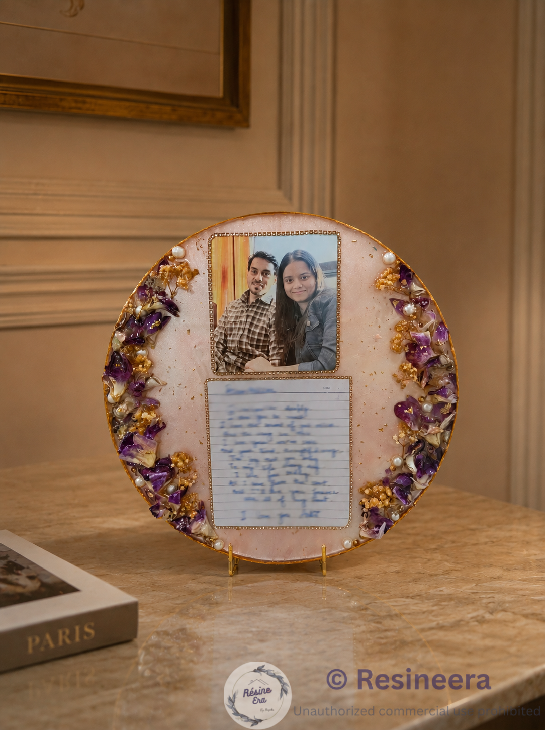 varmalla Round floral resin preservation plaque with preserved flowers, couple photo, and handwritten message